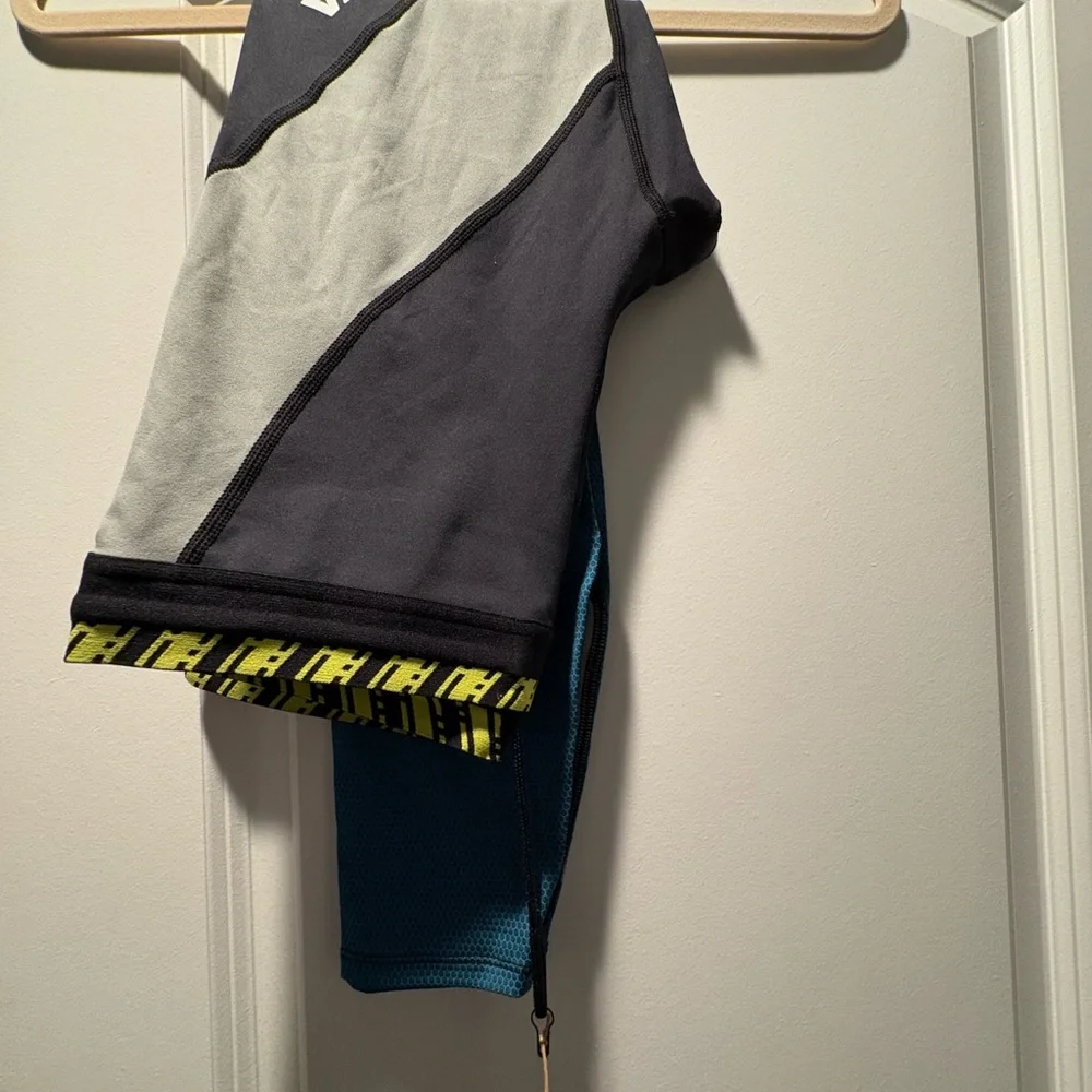 HOKA Women’s Colorblock Bottoms - Navy and Gray - Picture 2 of 4